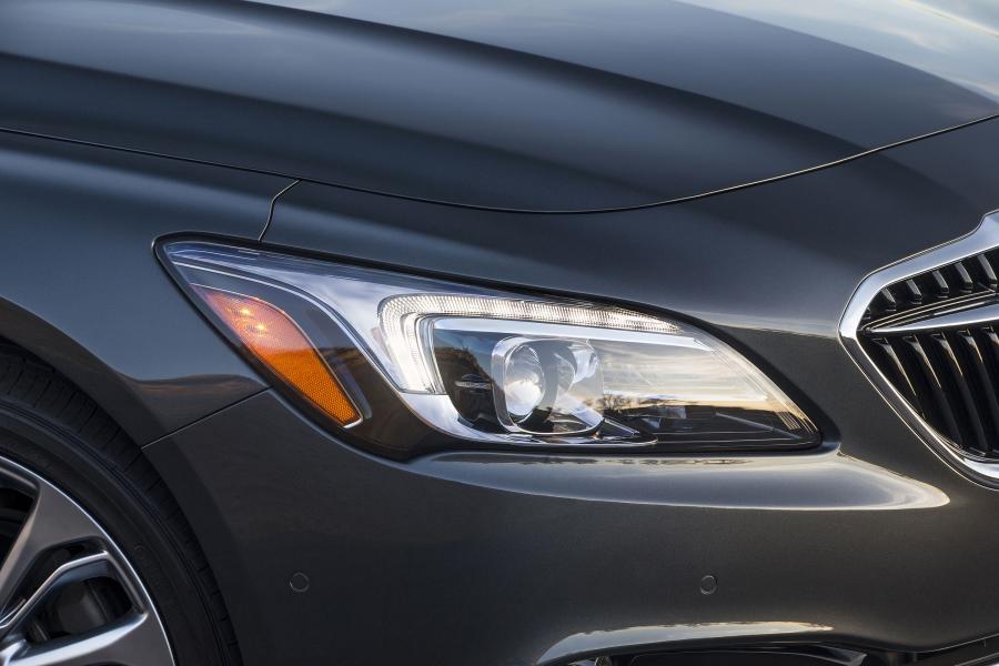 Детали экстерьера Buick LaCrosse 2016 года  (NA) (фото 33 из 36)
